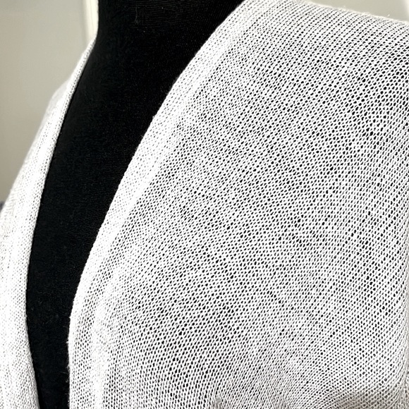 Oatmeal color cardigan. Size small nice condition. Perfect for layering in fall! - Picture 4 of 4